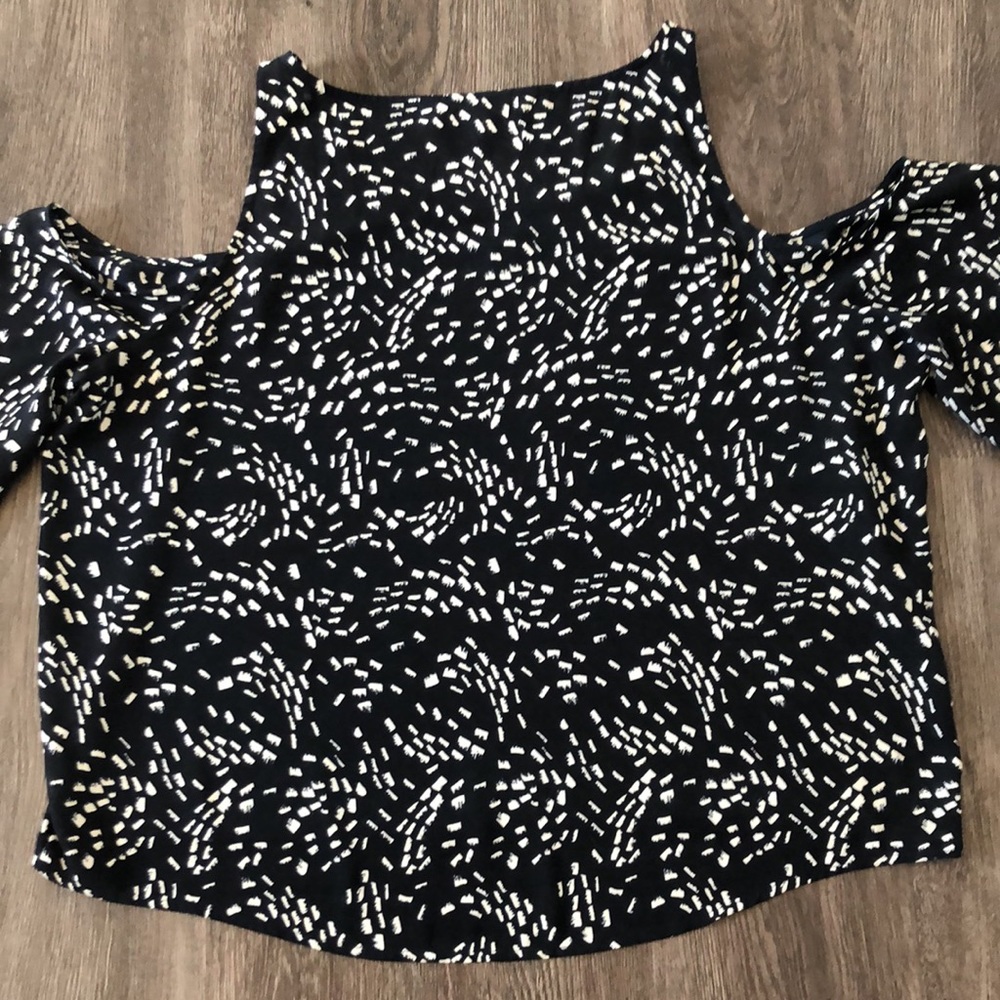 cupcakes and cashmere Cold Shoulder Summer Blouse - Picture 7 of 8